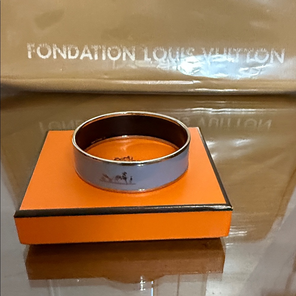 🔥 SALE 🔥 Hermes Blue Enamel Bangle Bracelet - Picture 3 of 6